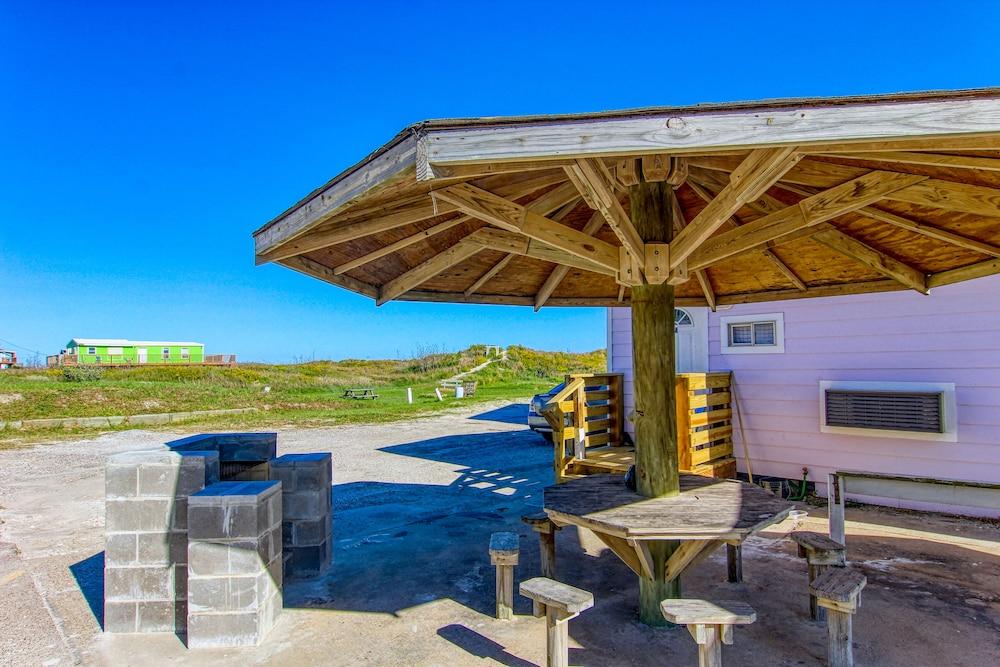 Beachgate CondoSuites and Oceanfront Resort photo 31
