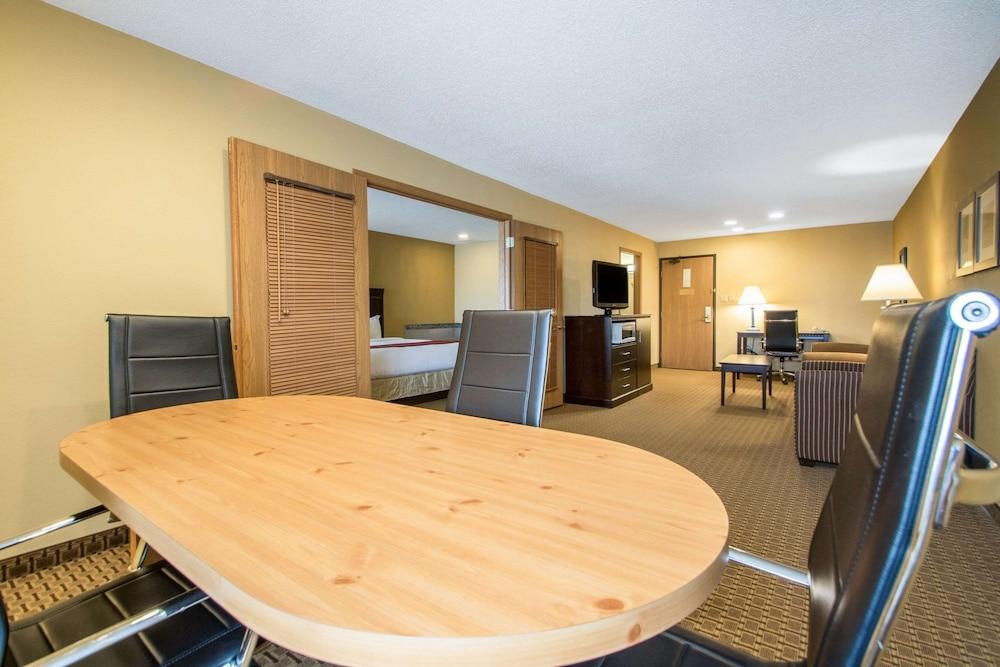 Comfort Suites Wisconsin Dells Area photo 39