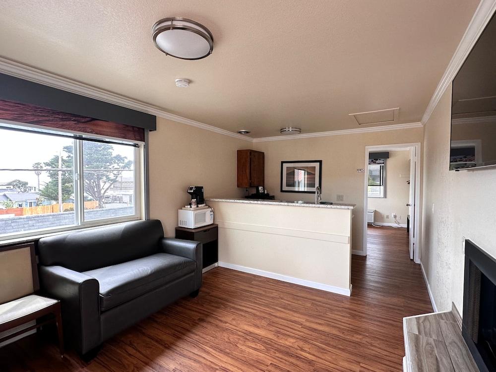 Beachwalker Inn and Suites photo 8