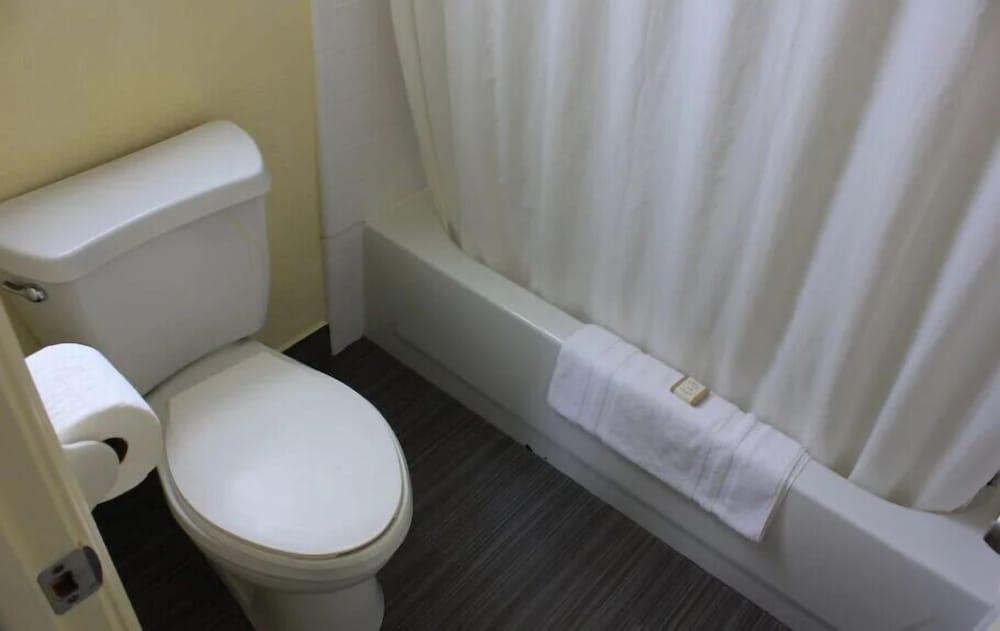 ECONOMY INN photo 11