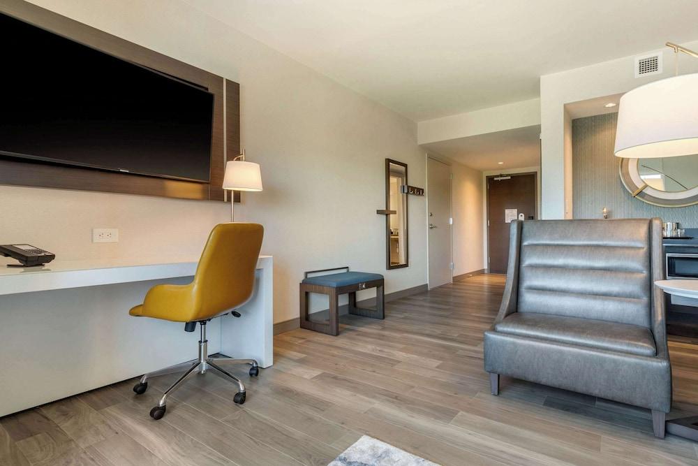 DoubleTree by Hilton Charleston Riverview photo 47