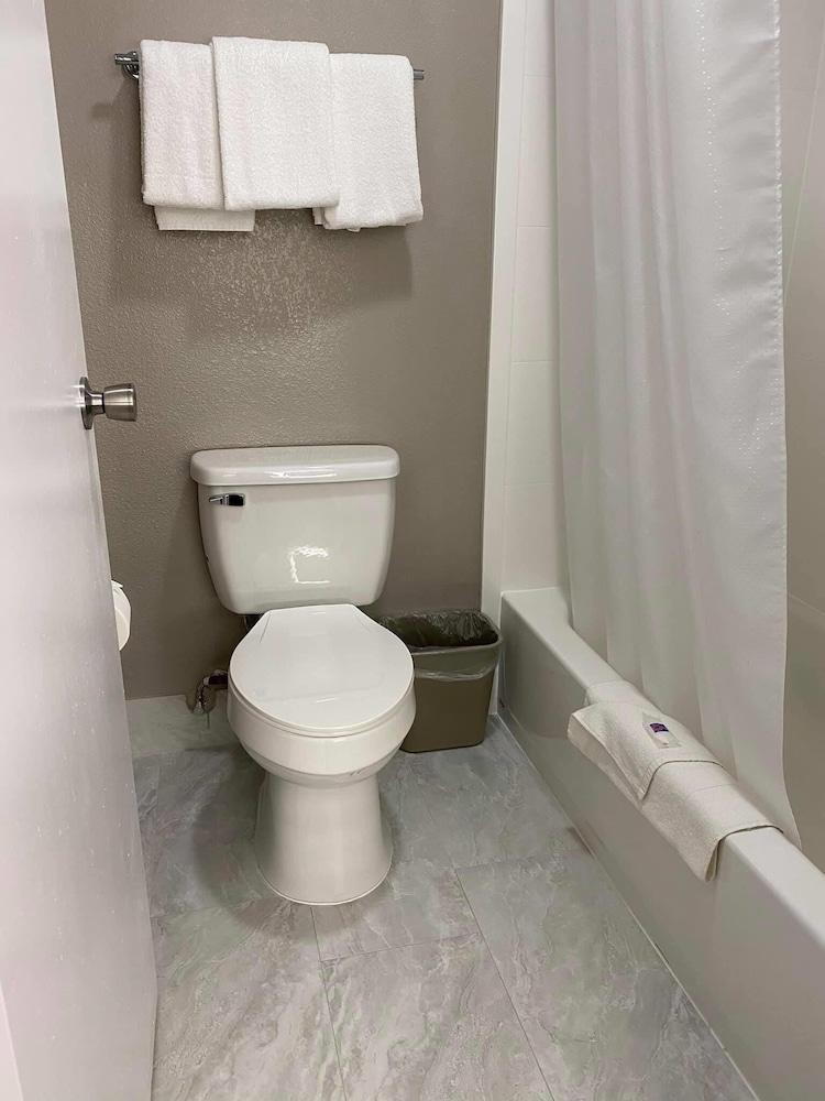 Motel 6 Tulsa, OK - CENTRAL photo 11