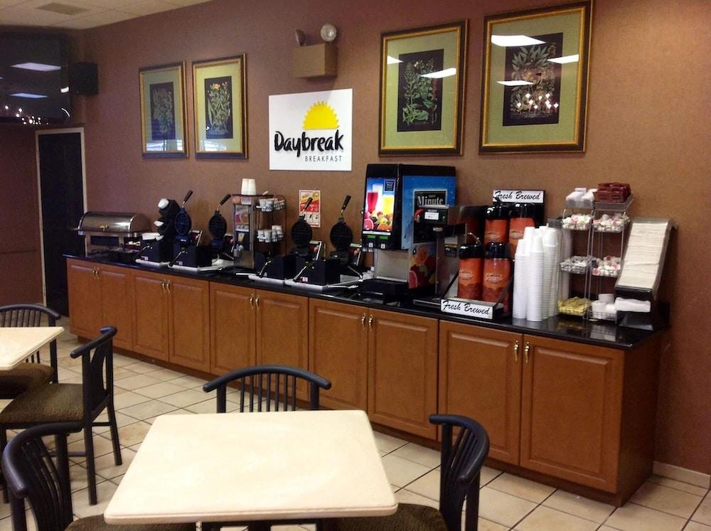 Days Inn by Wyndham Hershey photo 32