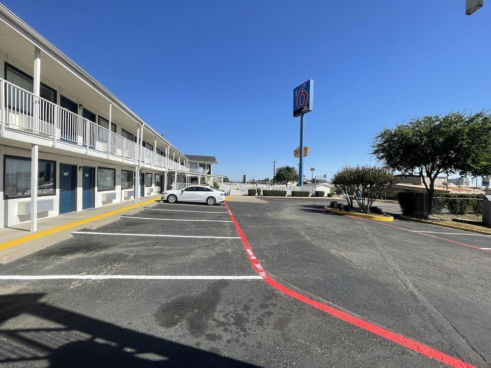 Motel 6 Denton, TX - UNT photo 56