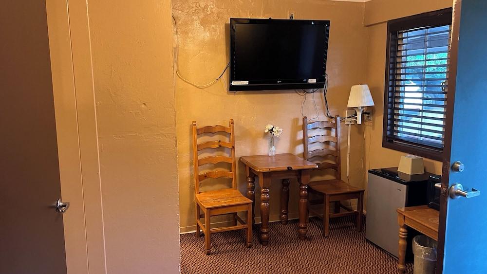 Jumping Frog Motel photo 19