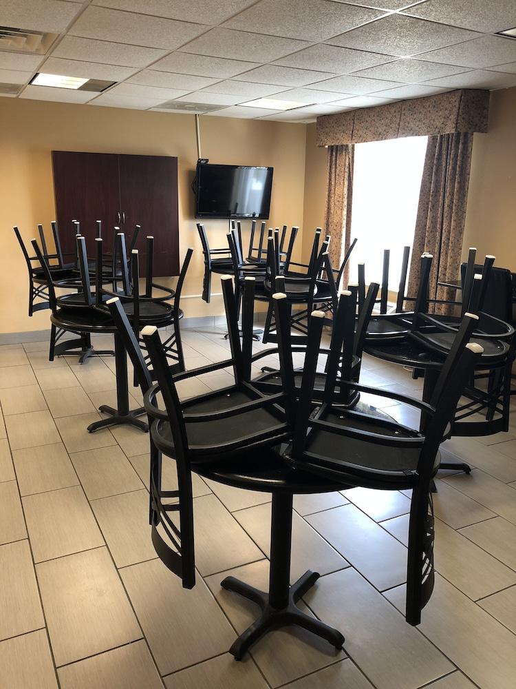 Baymont by Wyndham Jacksonville photo 20