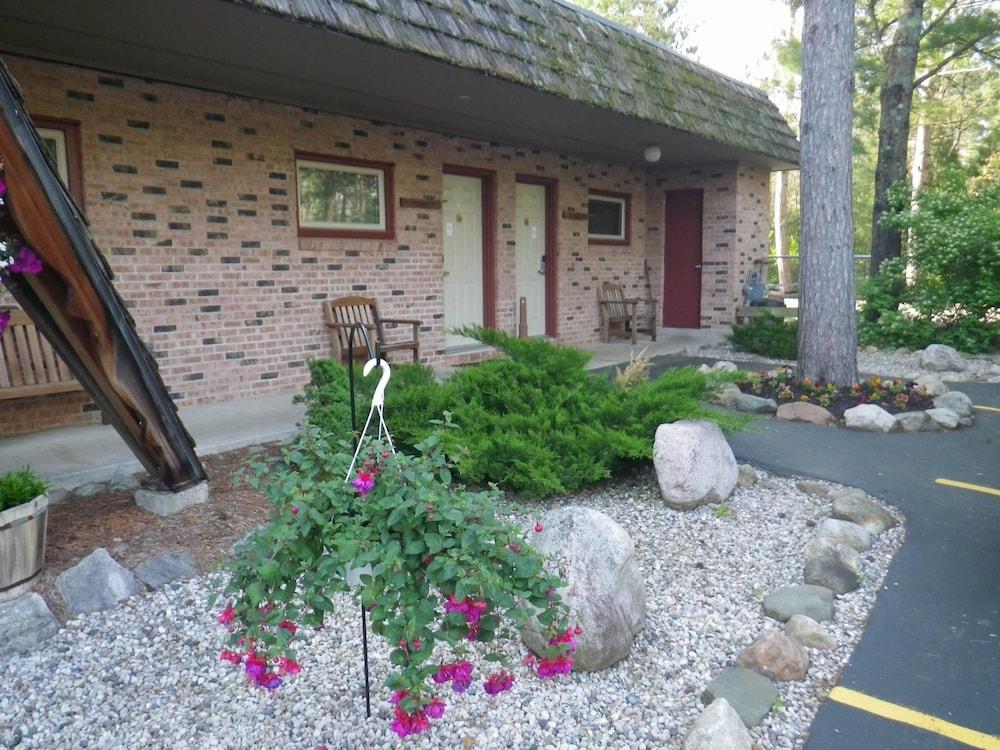 Red Moose Lodge photo 9
