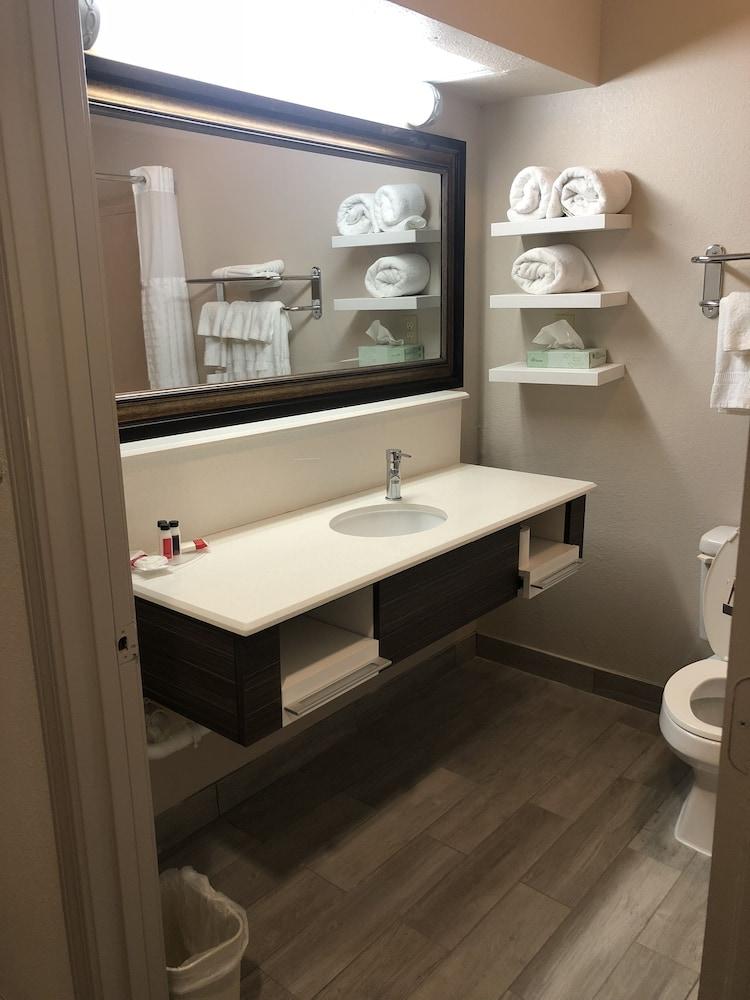 Baymont by Wyndham Laurel photo 6
