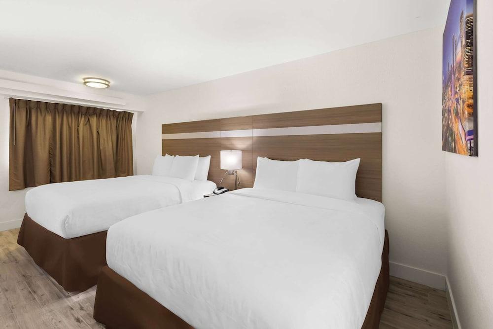 Clarion Pointe Kennesaw Town Center photo 14