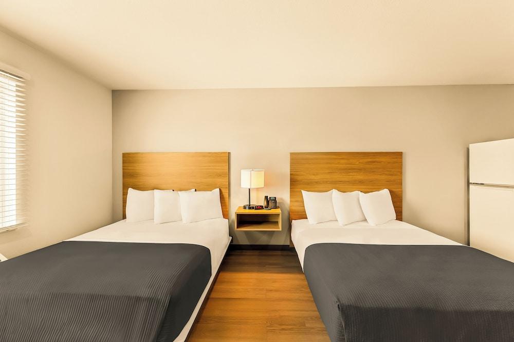 LivAway Suites Phoenix-Tolleson photo 20