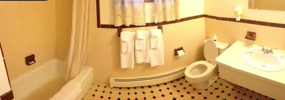 Chateau Motor Lodge photo 2