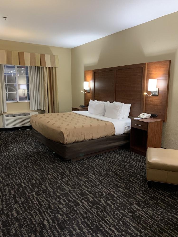 Quality Inn & Suites Hendersonville - Flat Rock photo 38