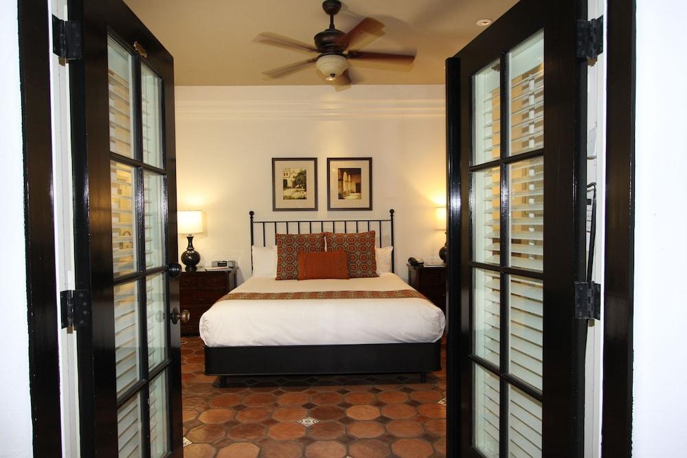 Cypress Inn photo 30