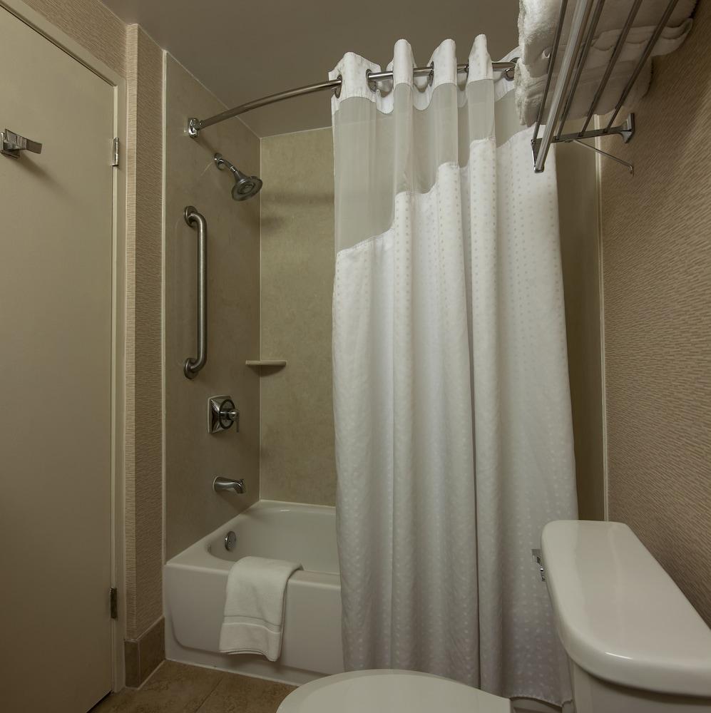 Holiday Inn Express Hotel and Suites Laurel by IHG photo 8