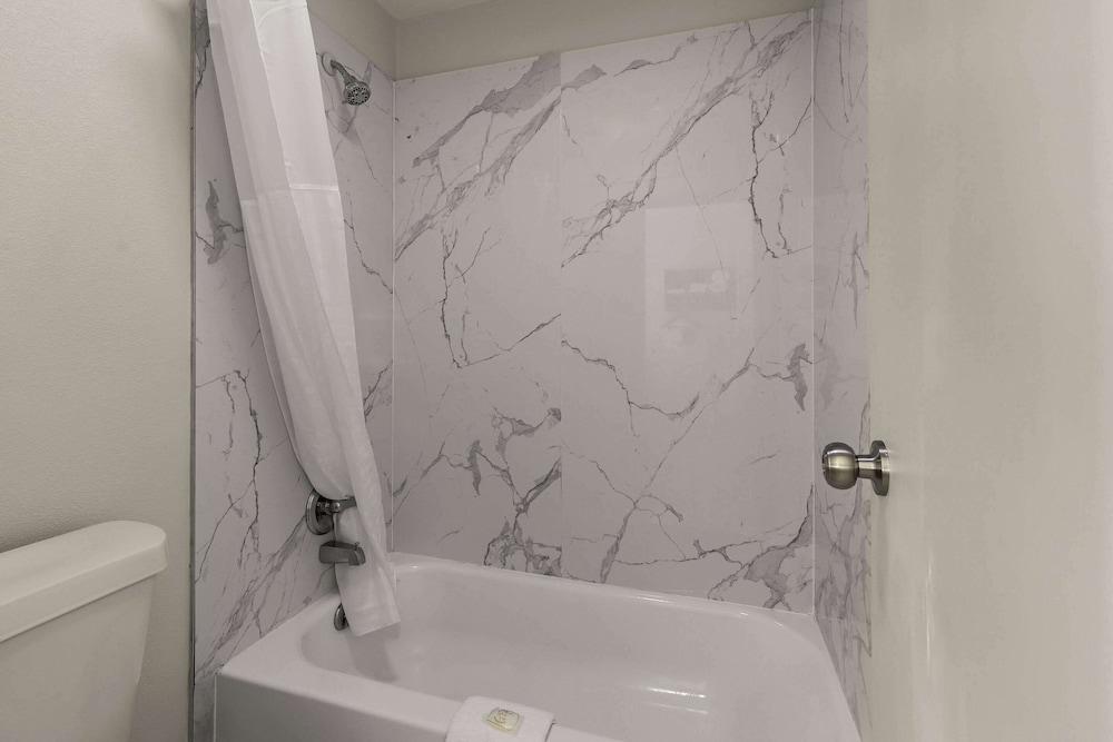 Quality Inn Monroe photo 35