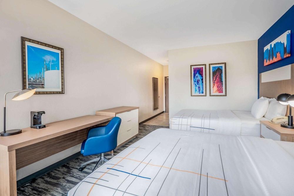 La Quinta Inn & Suites by Wyndham Katy photo 9