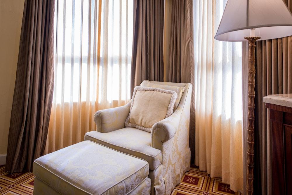 Embassy Hotel photo 33