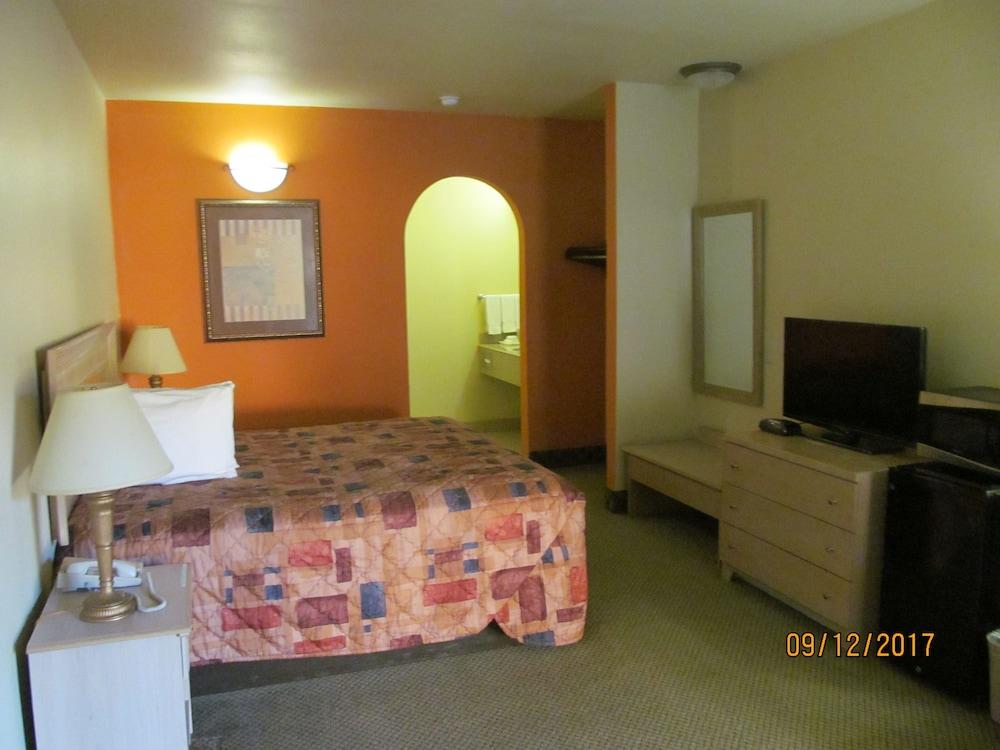 Sunbridge Inn & Suites photo 4