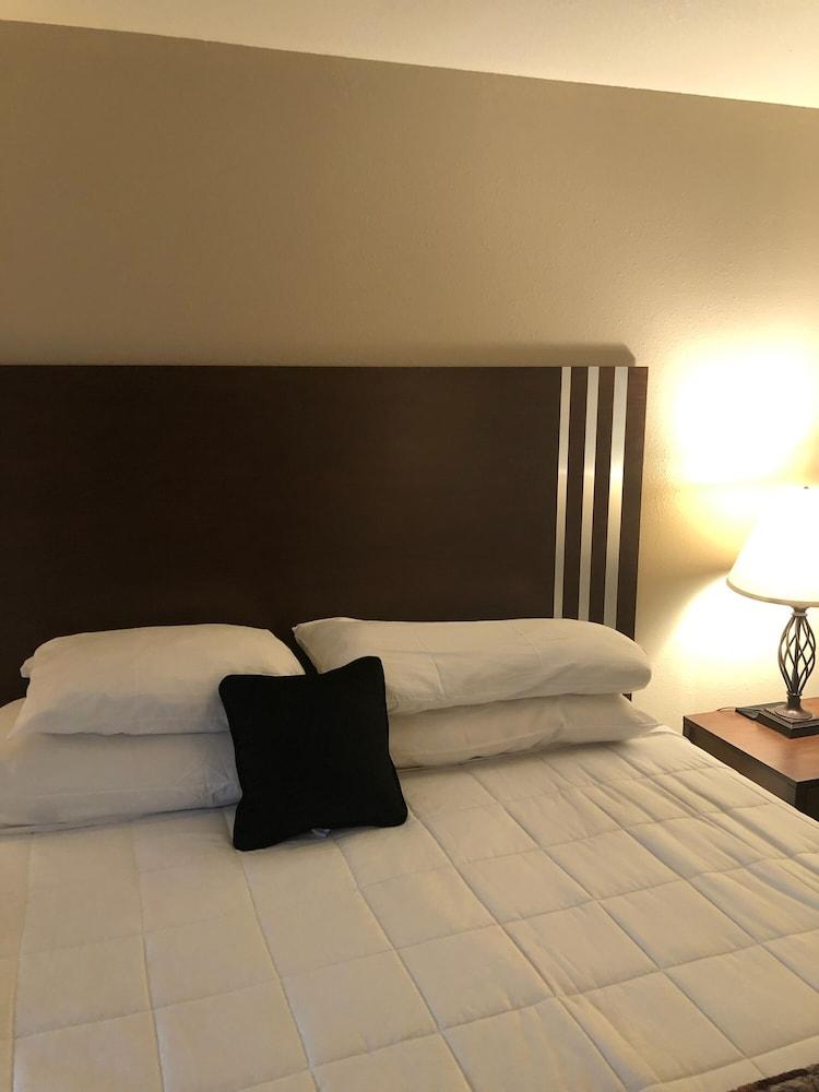 Red Lion Inn & Suites La Pine photo 5