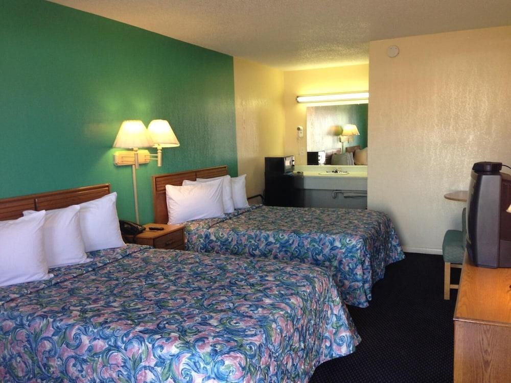 Super 7 Inn Siloam Springs photo 7