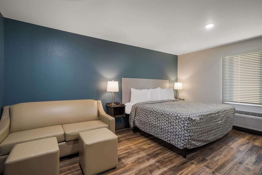 Woodspring Suites Milwaukee - Menomonee Falls photo 23