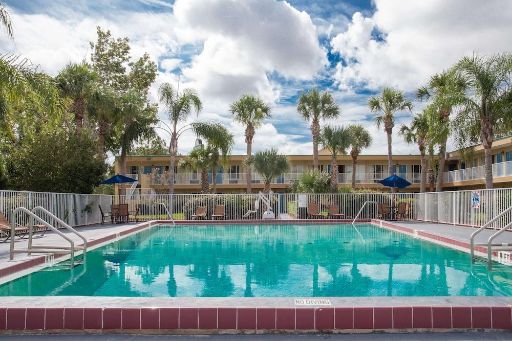Econo Lodge Daytona Beach - Speedway photo 61