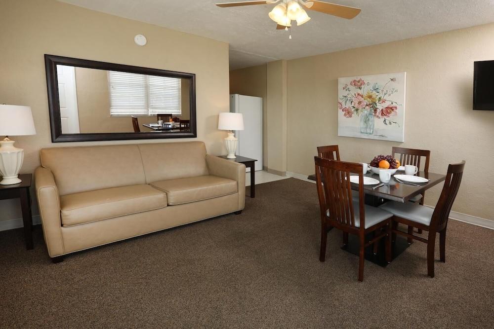Aquarius Oceanfront Inn photo 12
