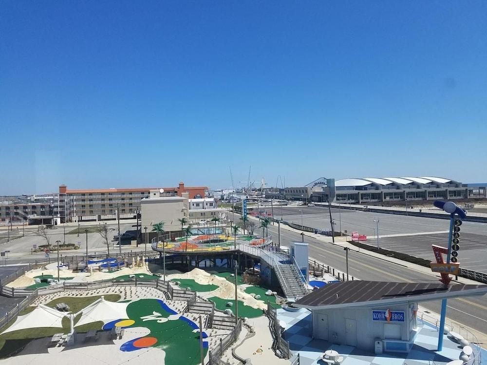 Newport Beach Resort photo 6