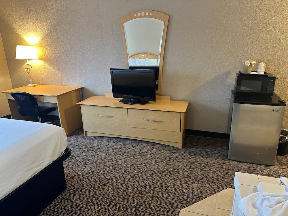Baymont by Wyndham Lawrenceburg photo 9