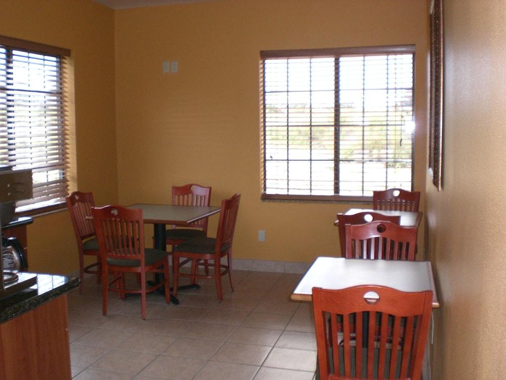 Sunbridge Inn & Suites photo 11