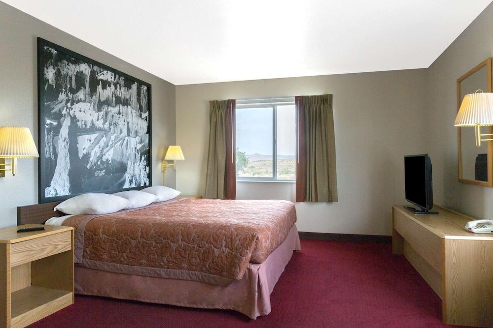 Super 8 by Wyndham Green River photo 10
