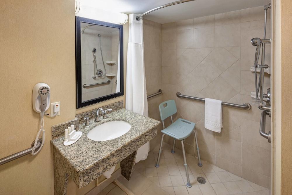 Fairfield Inn & Suites by Marriott Jacksonville Butler Blvd photo 7