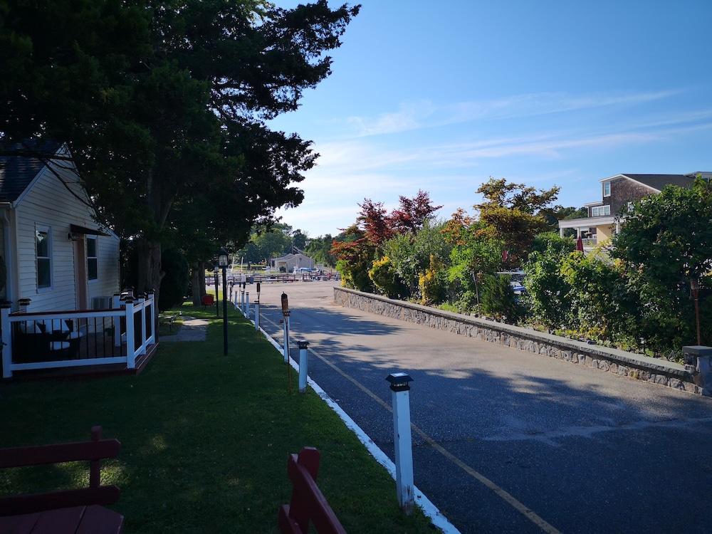 Baywatch Hotel & Marina photo 35
