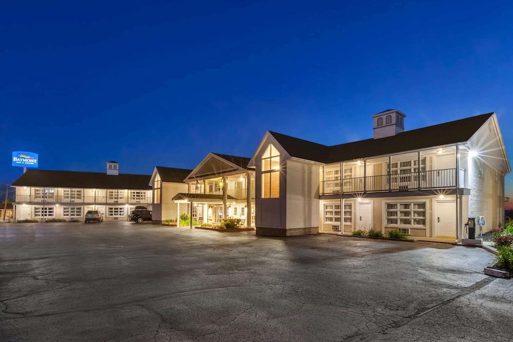Baymont by Wyndham St. Ignace Lakefront photo 49