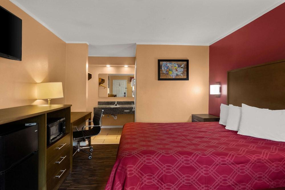 Econo Lodge Cornersville I-65 photo 20