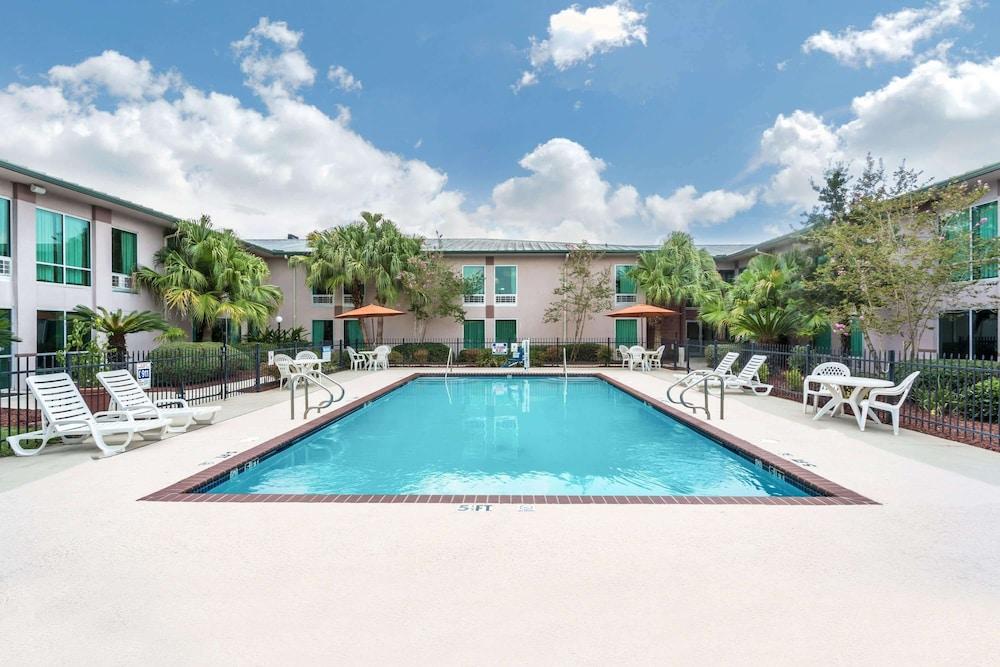Ramada by Wyndham Luling photo 16