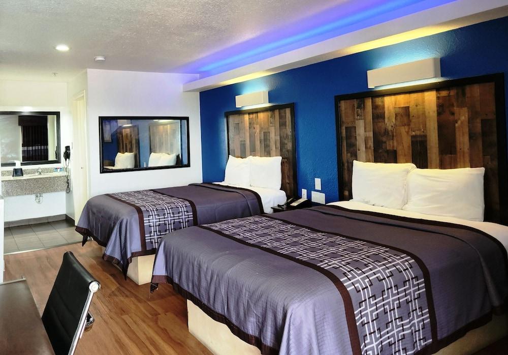 Express Inn Tomball photo 10