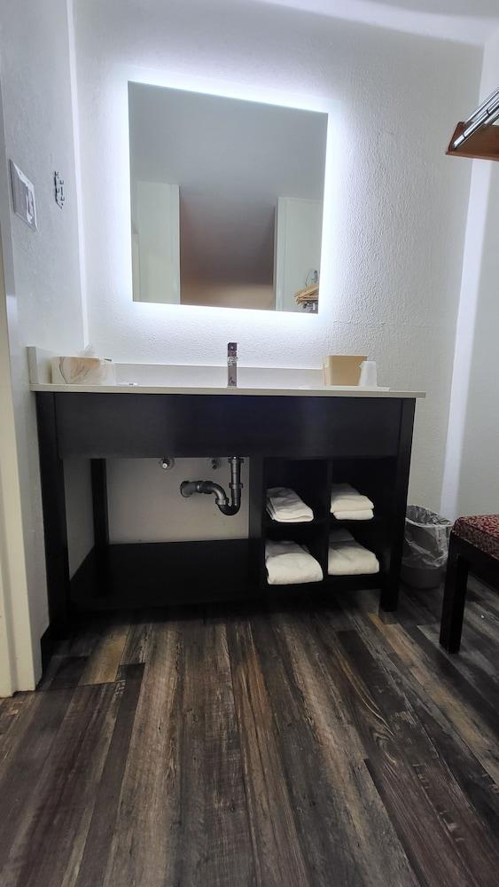 Greeneville Inn and Suites photo 15