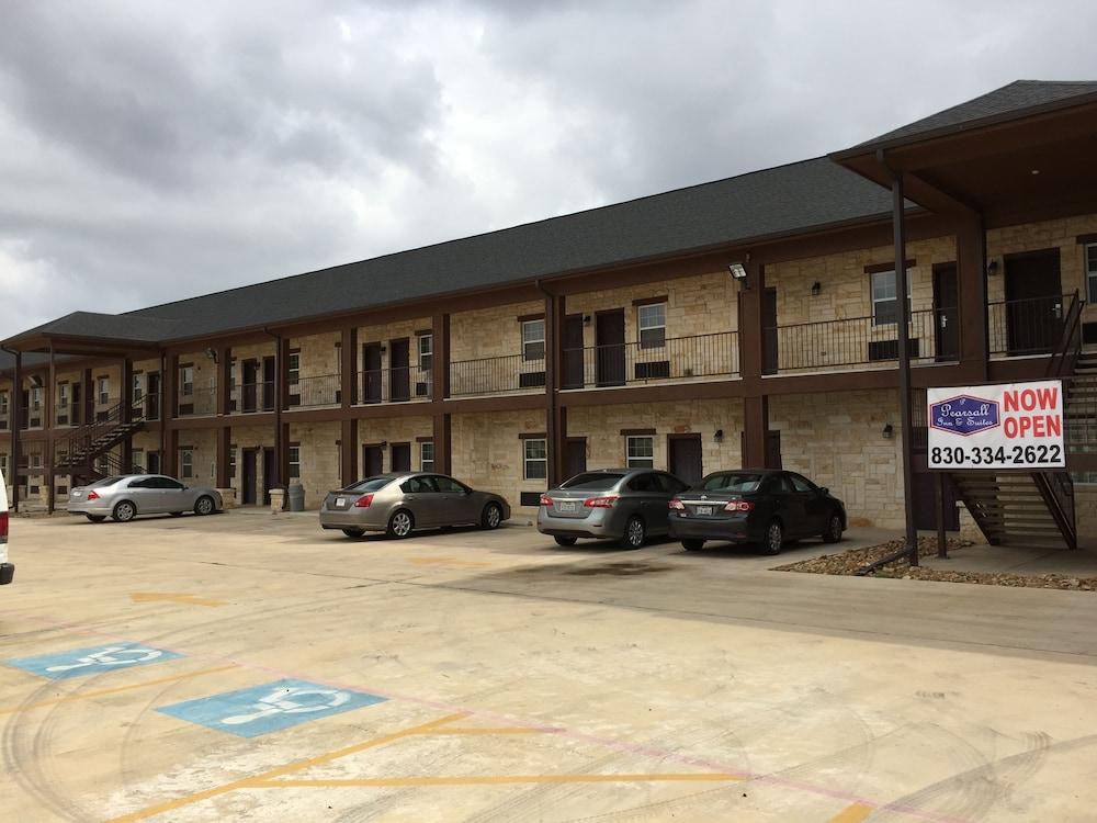 Pearsall Inn & Suites photo 24