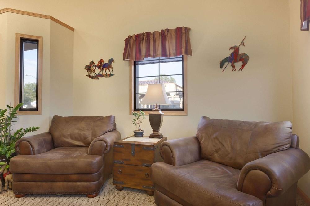 Super 8 by Wyndham Wall photo 4