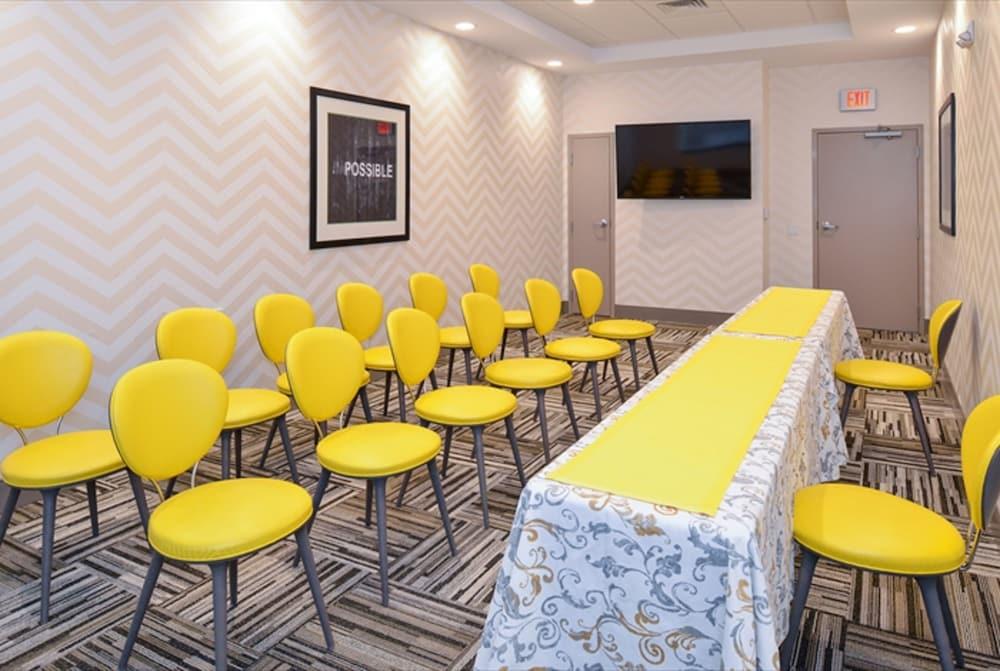 Holiday Inn Express & Suites Shippensburg by IHG photo 60