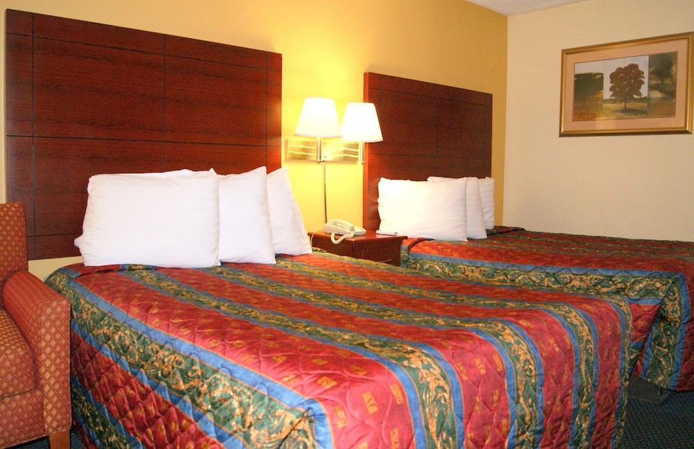 Red Carpet Inn photo 12