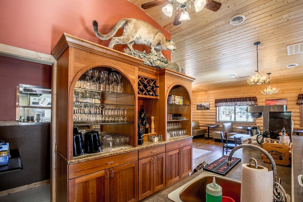 Sportsmans Lodge photo 73