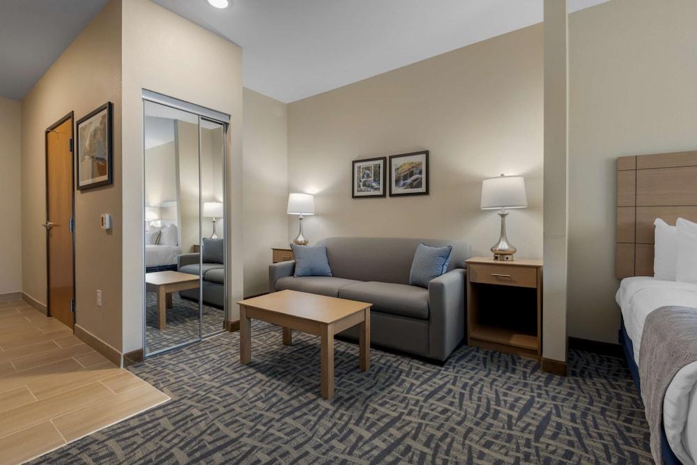 Best Western Plus Rumford Falls photo 35