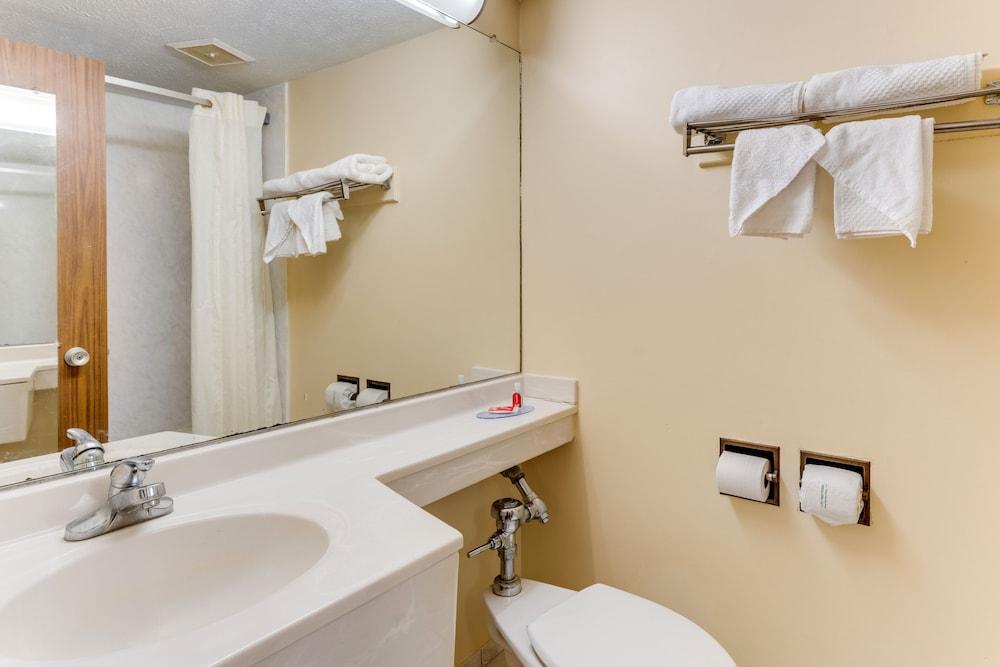 Econo Lodge Inn And Suites photo 21
