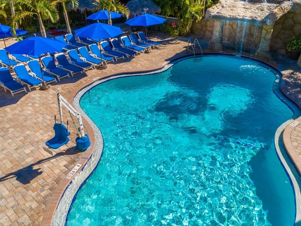 Coconut Cove All-Suite Hotel photo 10