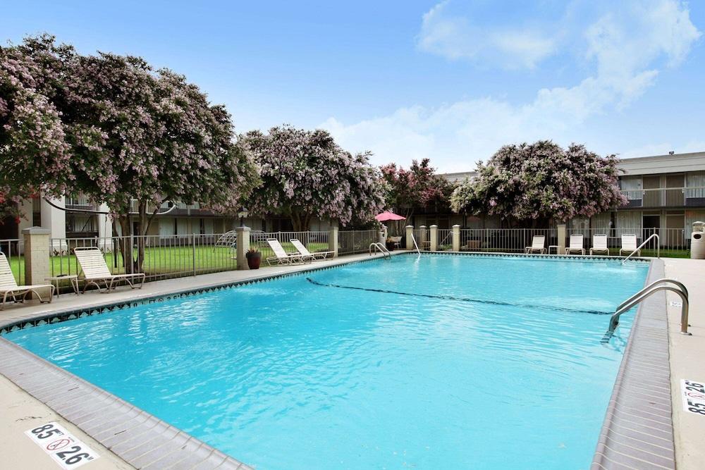 Ramada by Wyndham New Iberia photo 25