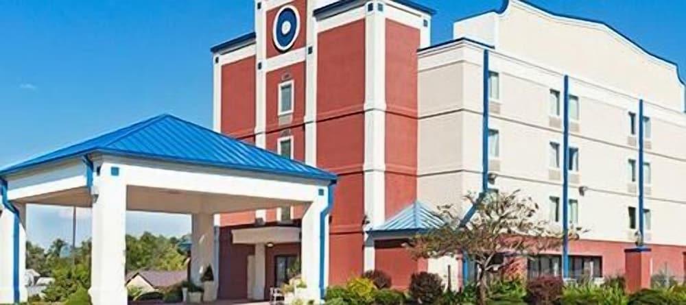 Mountain Inn & Suites photo 1