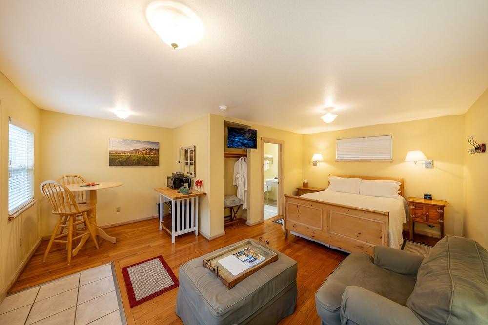Aurora Park Cottages photo 34