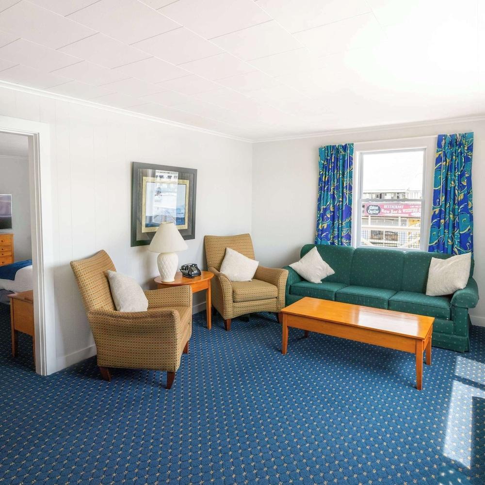 Fishermans Wharf Inn photo 37